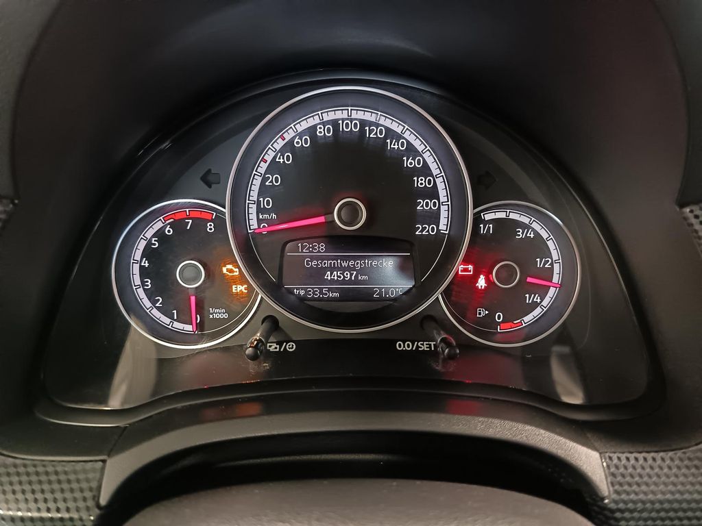 Volkswagen up! 2022 г. Красный, пробег 44597 км