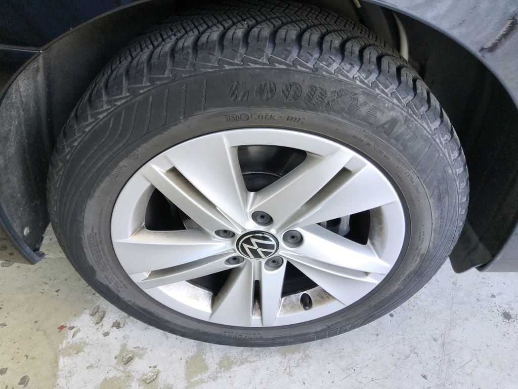 Volkswagen Golf 2022 г. Чёрный, пробег 57758 км