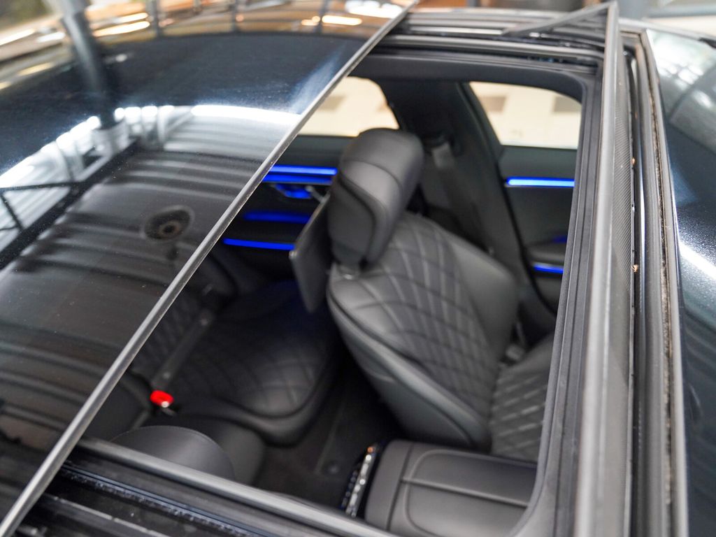 Mercedes-Benz S 450 2025 г. Чёрный, пробег 28552 км