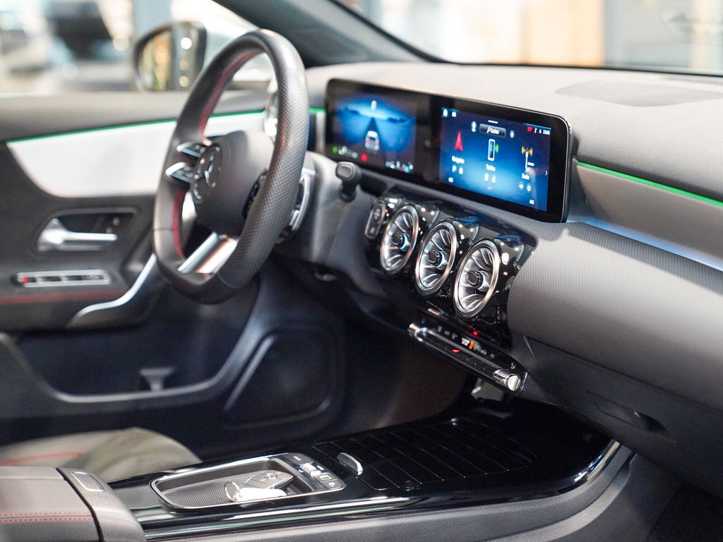 Mercedes-Benz A 200 2025 г. Серебристый, пробег 31090 км