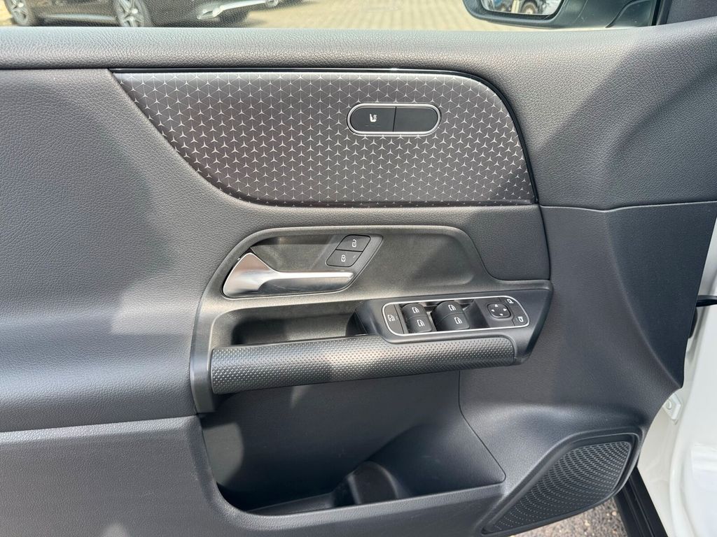 Mercedes-Benz B 180 2024 г. Белый, пробег 44417 км