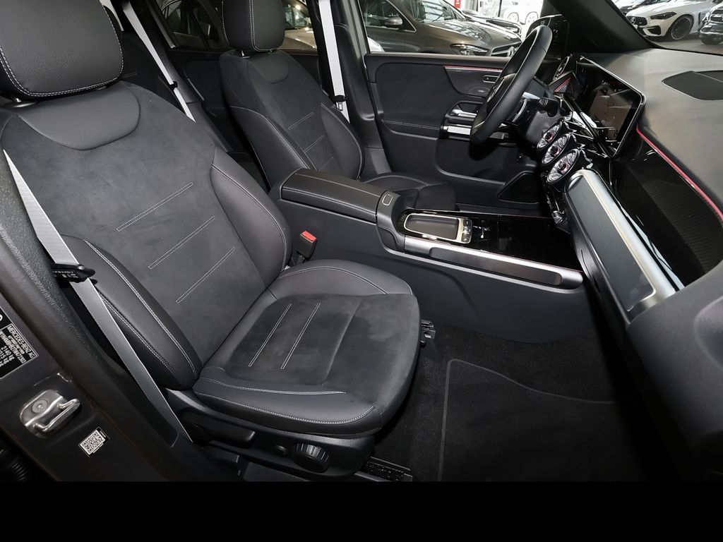 Mercedes-Benz GLB 250 2026 г. Серый, пробег 10000 км