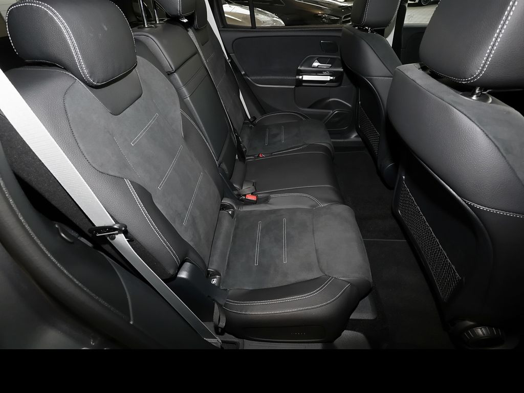 Mercedes-Benz GLB 250 2026 г. Серый, пробег 10000 км