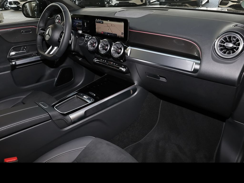 Mercedes-Benz GLB 250 2026 г. Серый, пробег 10000 км
