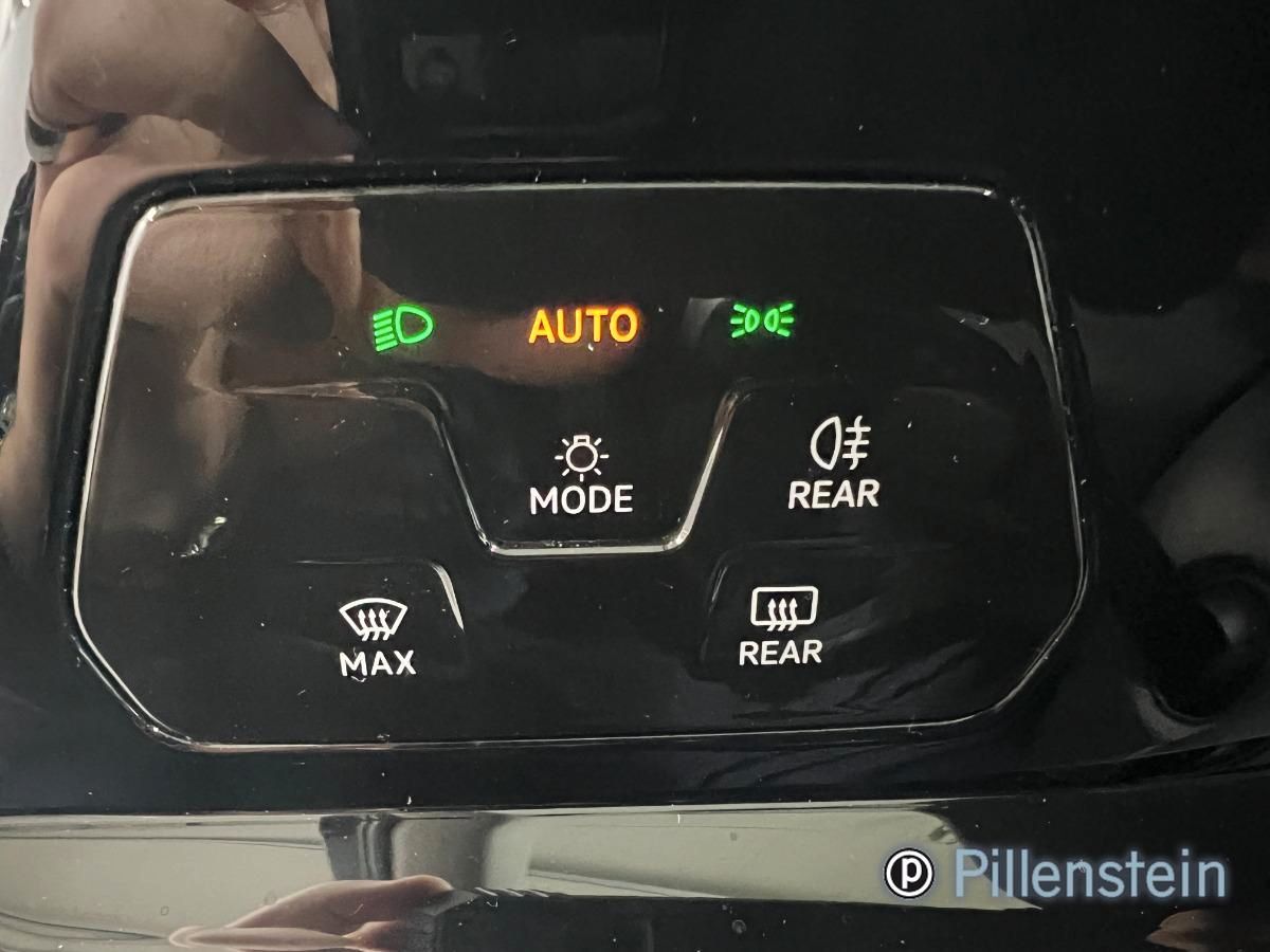 Volkswagen Golf 2022 г. Чёрный, пробег 57750 км