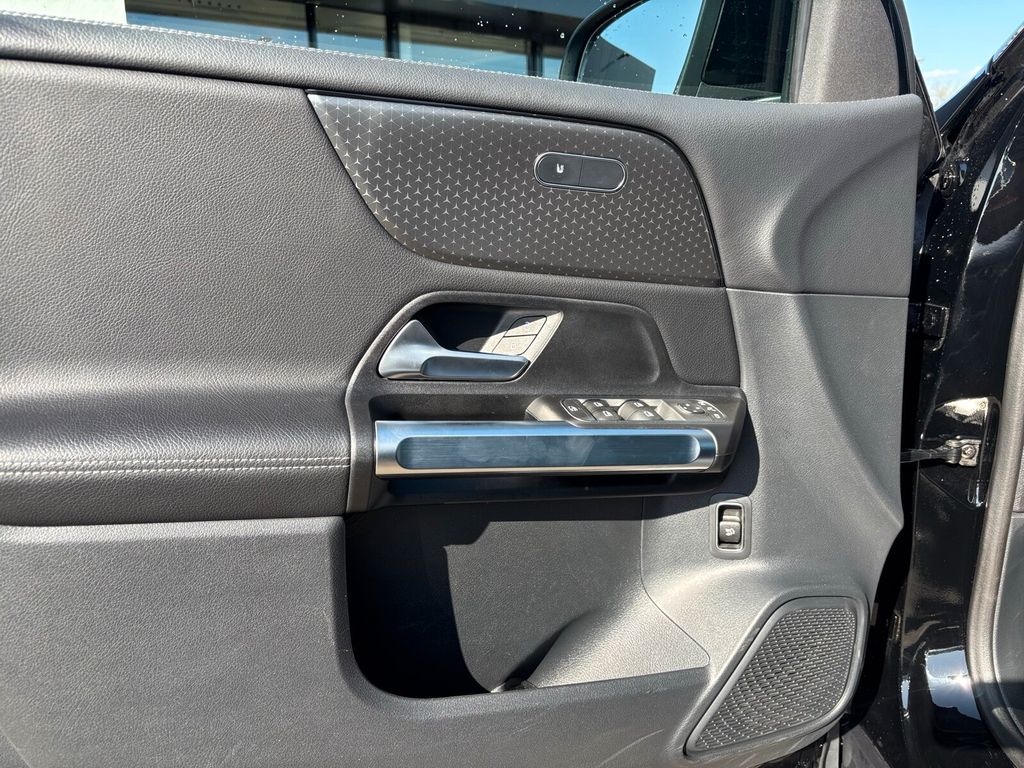 Mercedes-Benz GLB 250 2025 г. Чёрный, пробег 54565 км