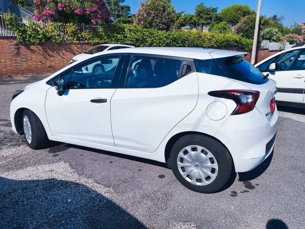 Nissan Micra 2021 г. Белый, пробег 56000 км
