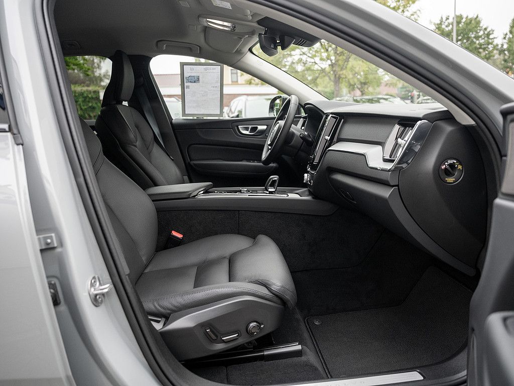 Volvo XC60 2023 г. Серый, пробег 50000 км