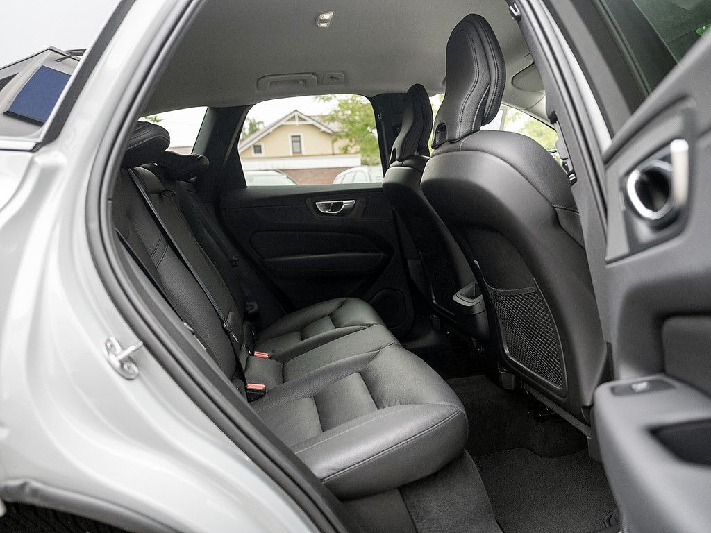 Volvo XC60 2023 г. Серый, пробег 50000 км