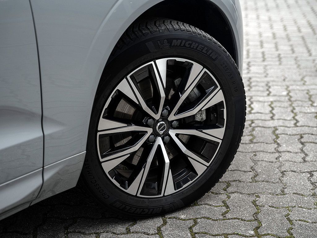 Volvo XC60 2023 г. Серый, пробег 50000 км