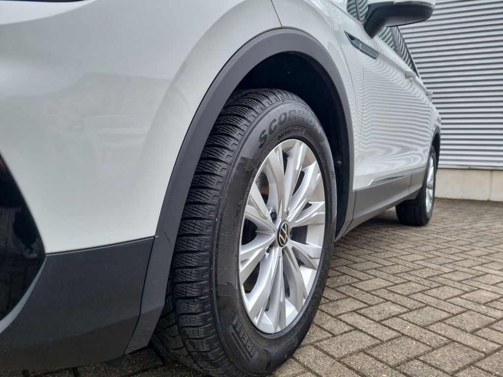 Volkswagen Tiguan 2021 г. Белый, пробег 51885 км