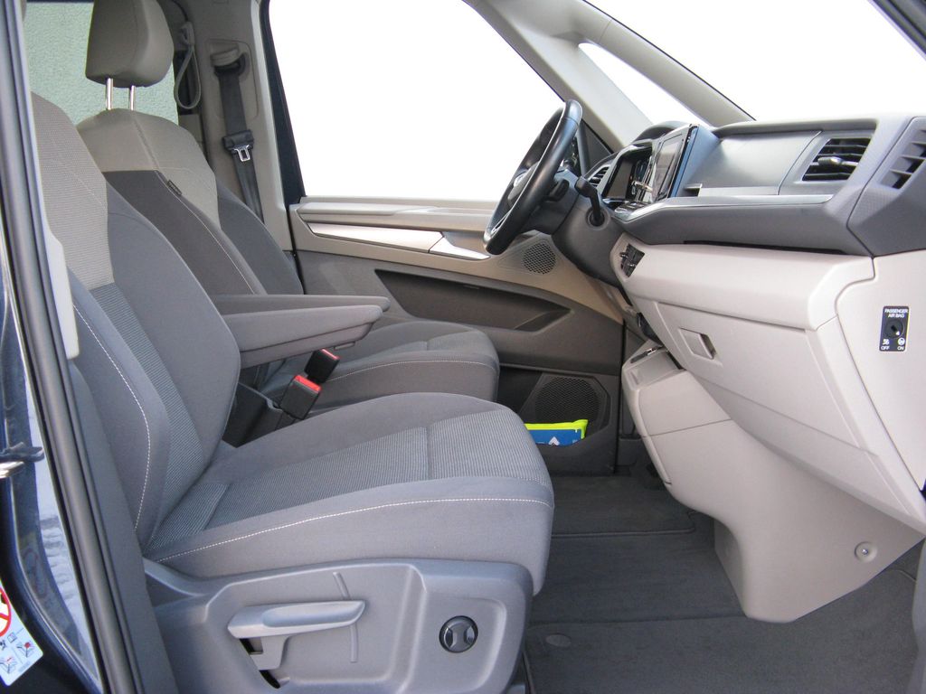 Volkswagen T7 MULTIVAN 2022 г. Синий, пробег 49622 км
