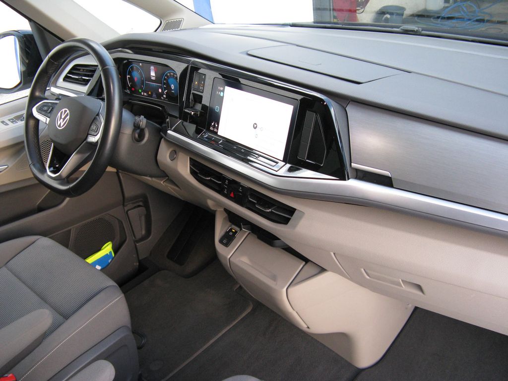 Volkswagen T7 MULTIVAN 2022 г. Синий, пробег 49622 км