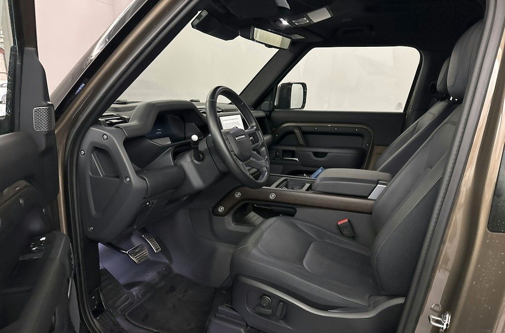 Land Rover Defender 2022 г. Коричневый, пробег 48039 км
