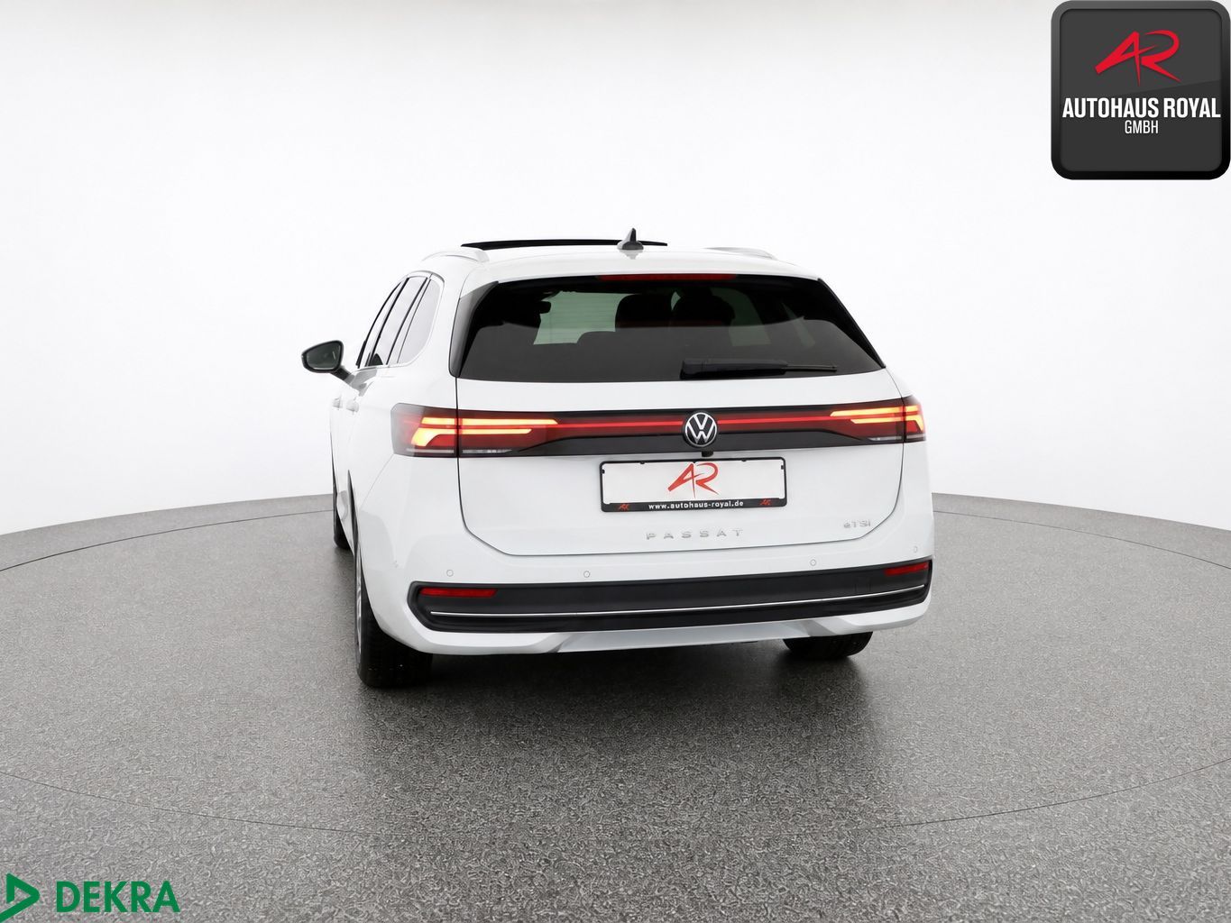 Volkswagen Passat 2024 г. Белый, пробег 23417 км
