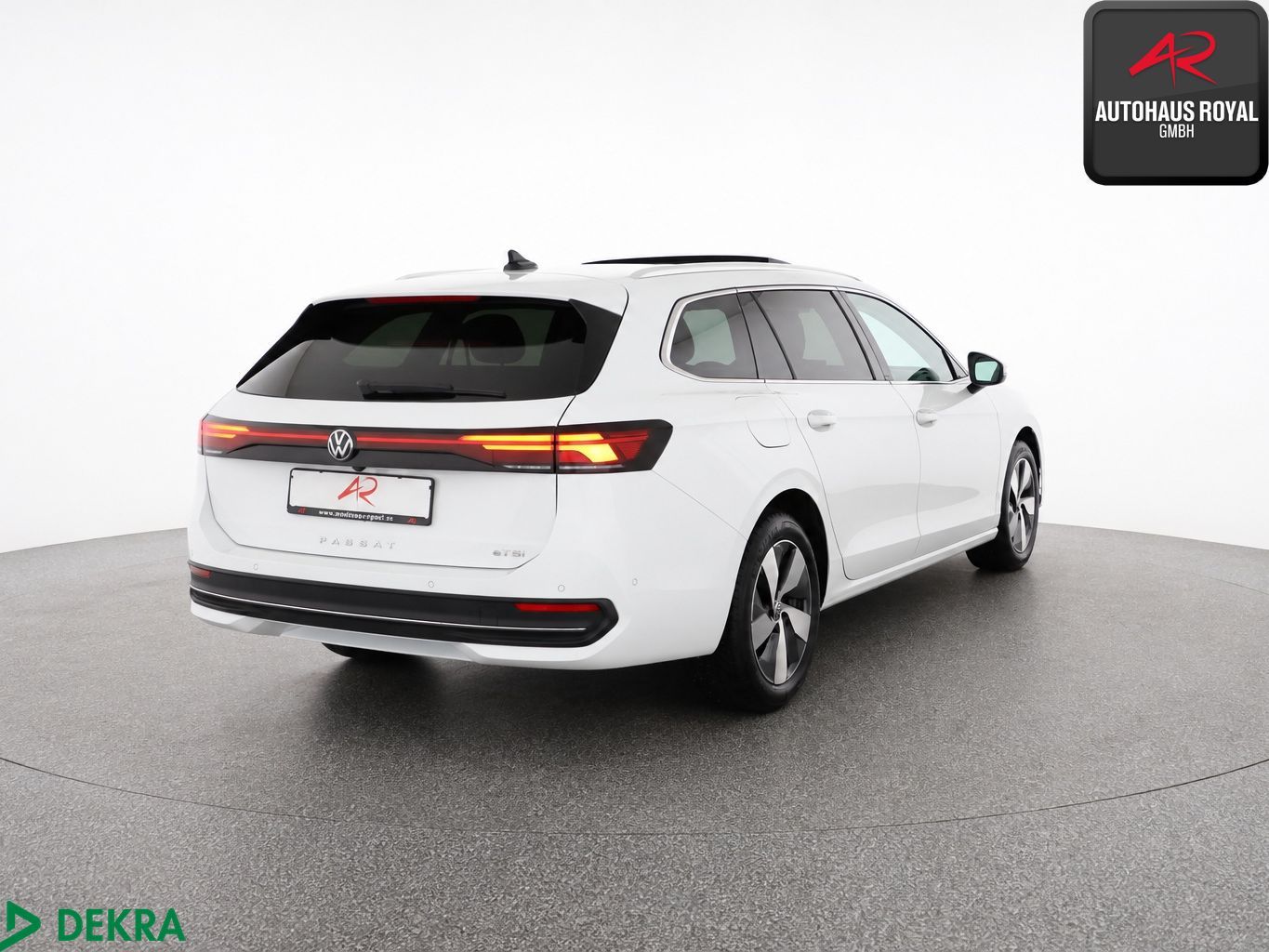 Volkswagen Passat 2024 г. Белый, пробег 23417 км