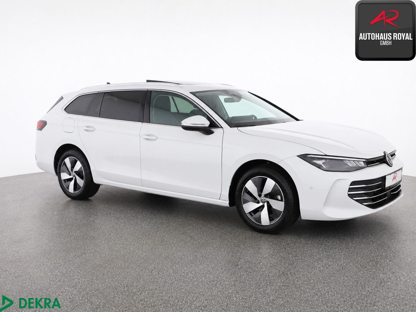 Volkswagen Passat 2024 г. Белый, пробег 23417 км
