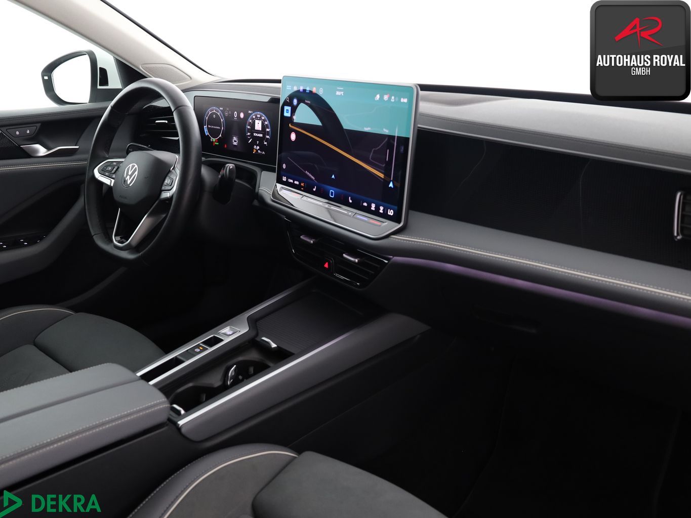 Volkswagen Passat 2024 г. Белый, пробег 23417 км