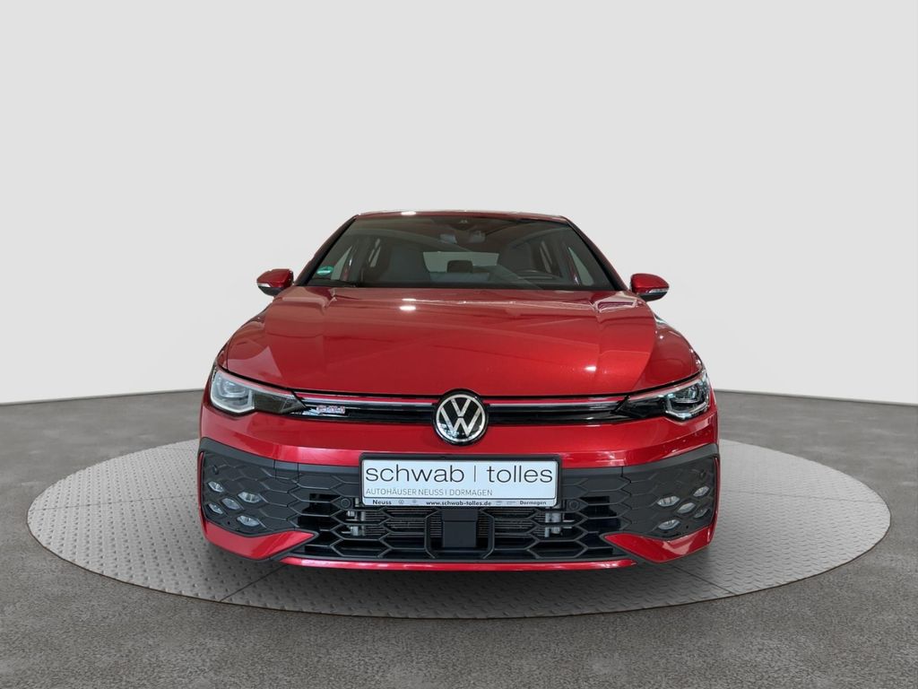 Volkswagen Golf 2025 г. Красный, пробег 24236 км