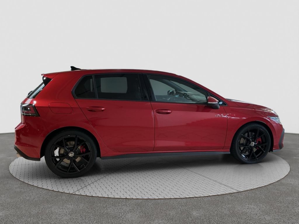 Volkswagen Golf 2025 г. Красный, пробег 24236 км
