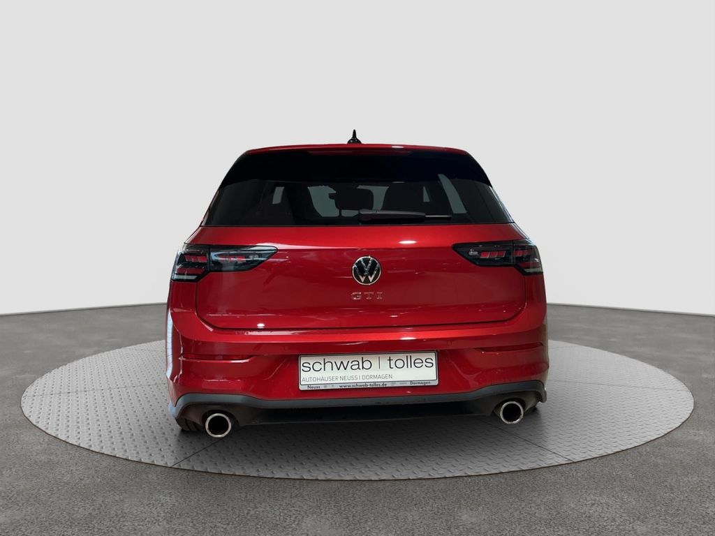 Volkswagen Golf 2025 г. Красный, пробег 24236 км
