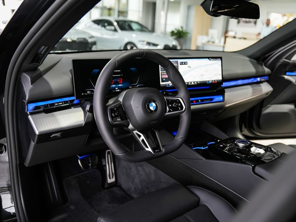 BMW 520 2026 г. Чёрный, пробег 4482 км