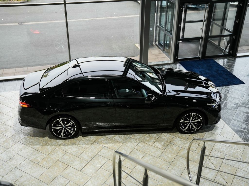 BMW 520 2026 г. Чёрный, пробег 4482 км