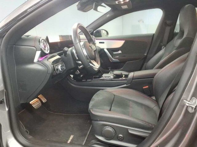 Mercedes-Benz CLA 200 2023 г. Серый, пробег 40000 км