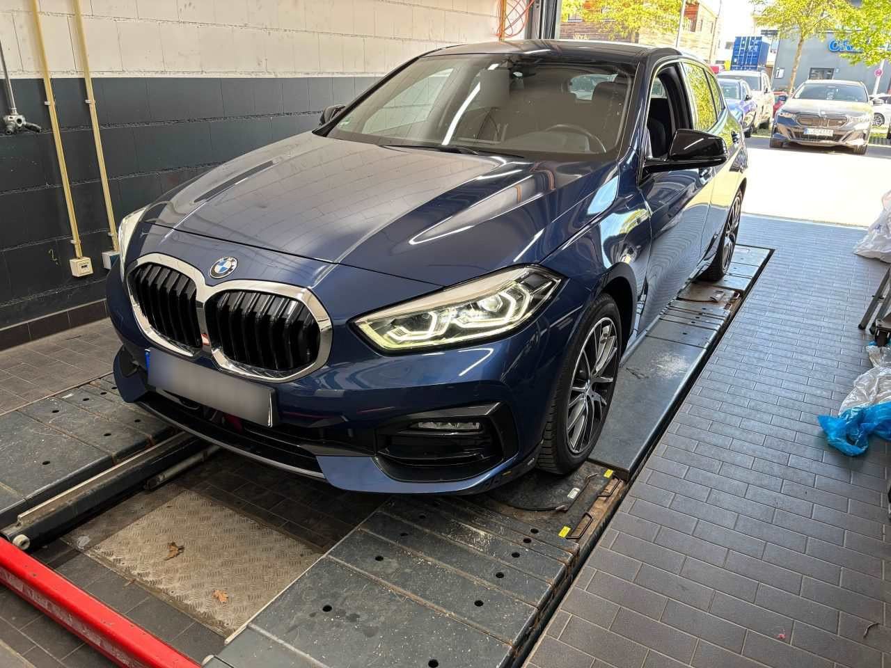 BMW 118 2021 г. Синий, пробег 38200 км