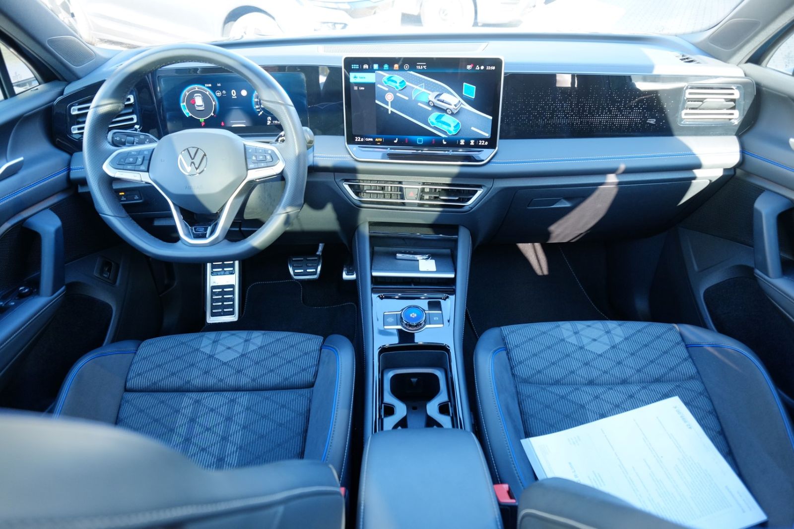 Volkswagen Tiguan 2025 г. Синий, пробег 15400 км