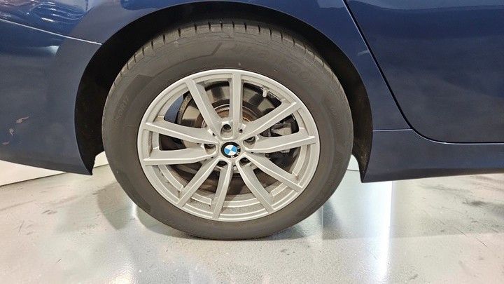 BMW 320 2023 г. Синий, пробег 50000 км