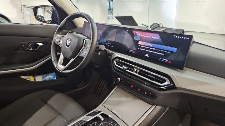 BMW 320 2023 г. Синий, пробег 50000 км
