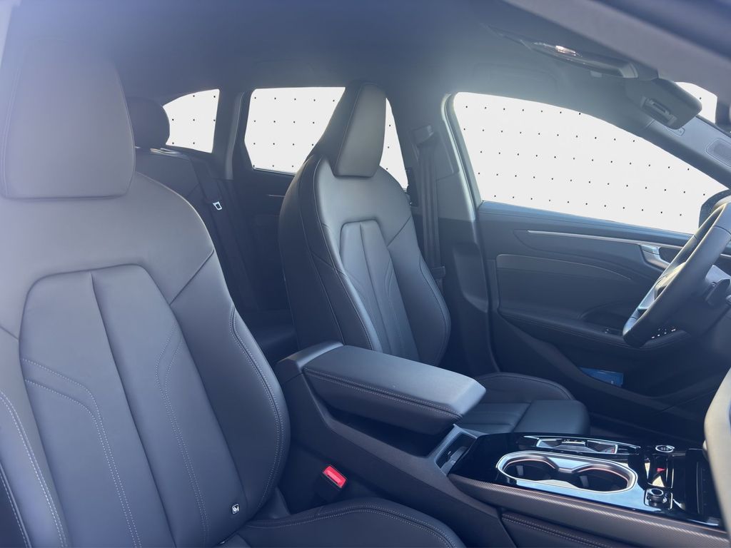 Audi A6 2026 г. Чёрный, пробег 17500 км