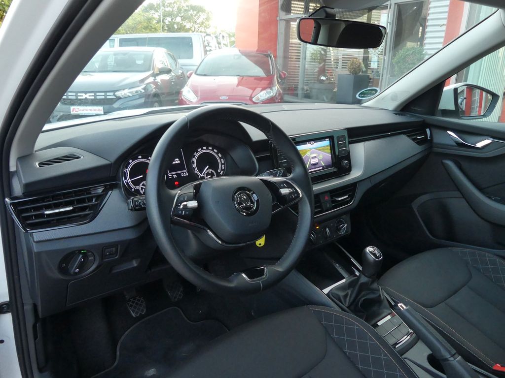 Skoda Kamiq 2022 г. Белый, пробег 47584 км