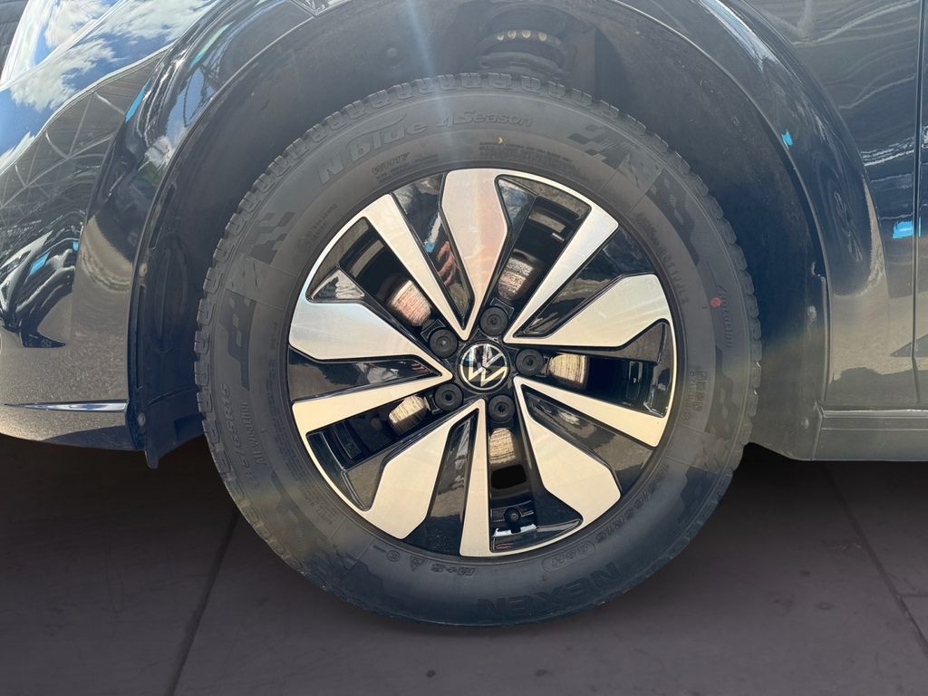 Volkswagen Polo 2023 г. Чёрный, пробег 60000 км