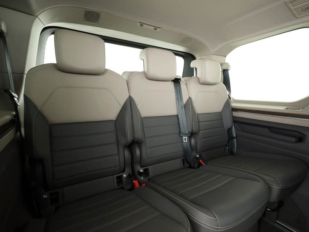 Volkswagen T7 MULTIVAN 2025 г. Белый, пробег 23600 км