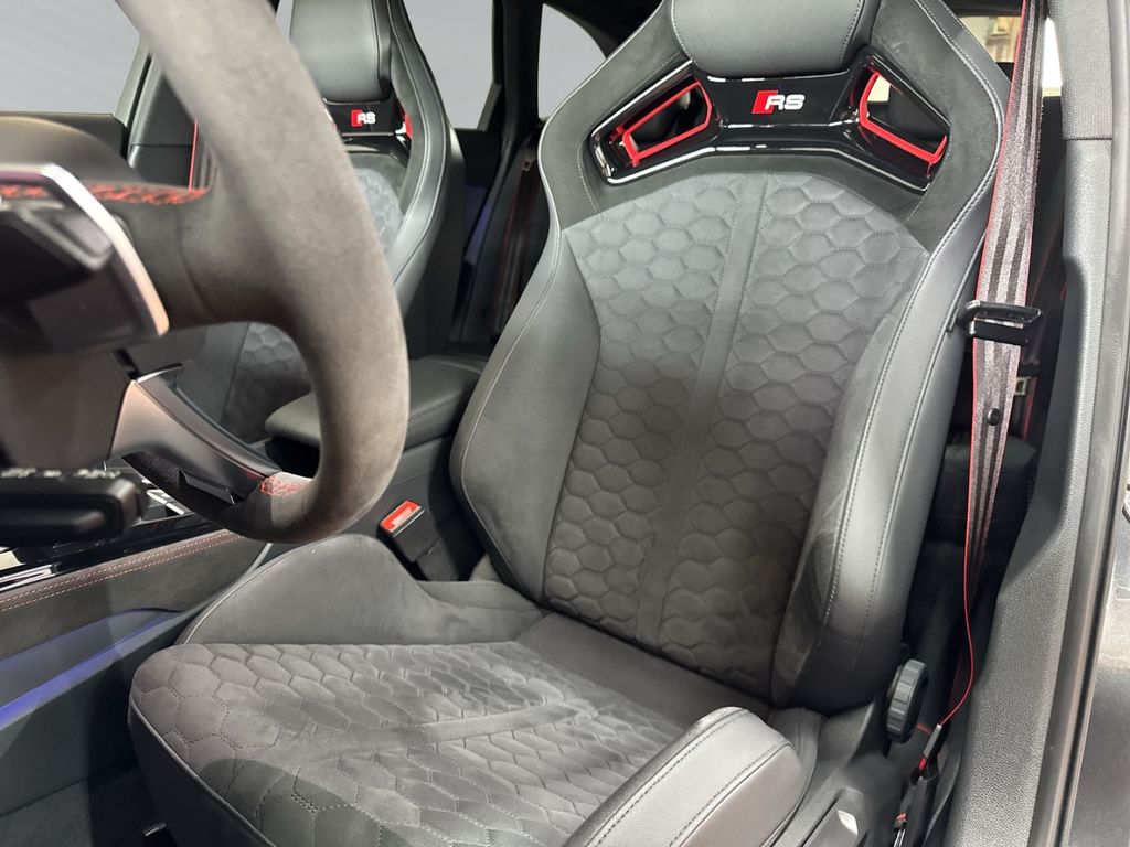 Audi RS4 2024 г. Серый, пробег 43500 км