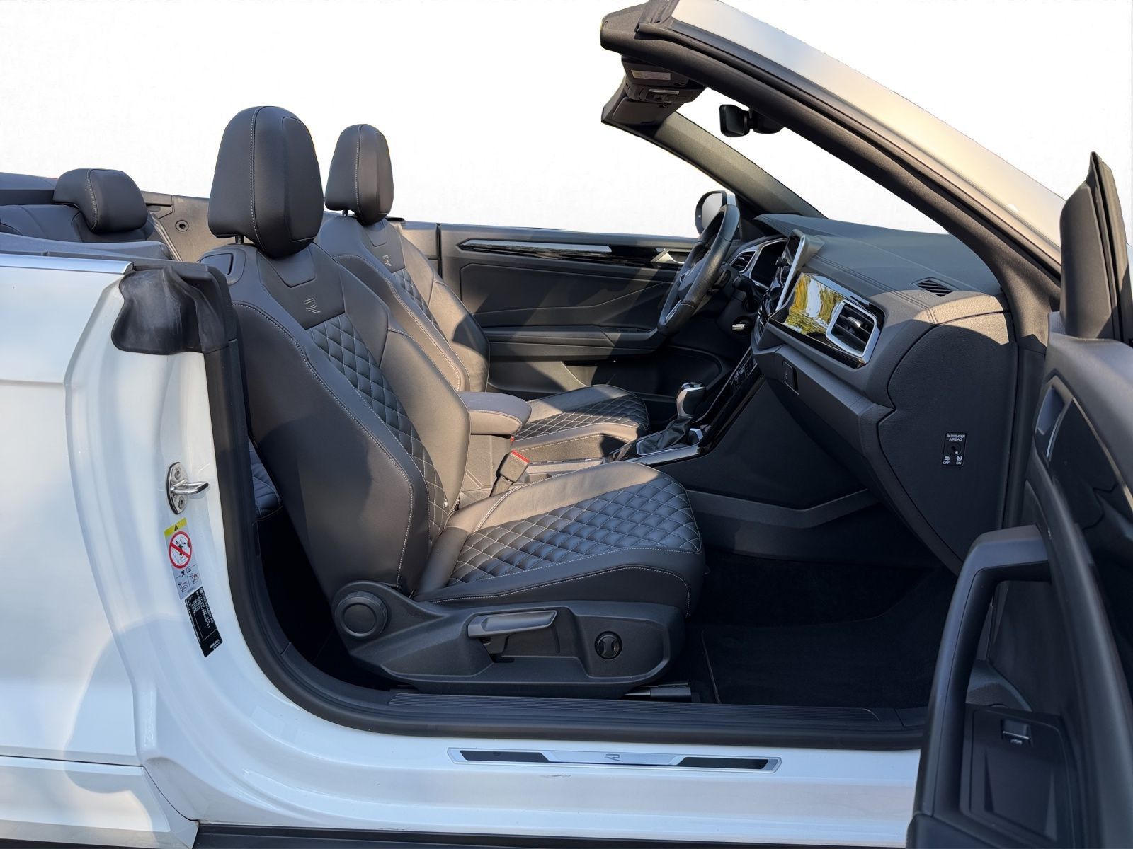 Volkswagen T-Roc 2022 г. Белый, пробег 20299 км