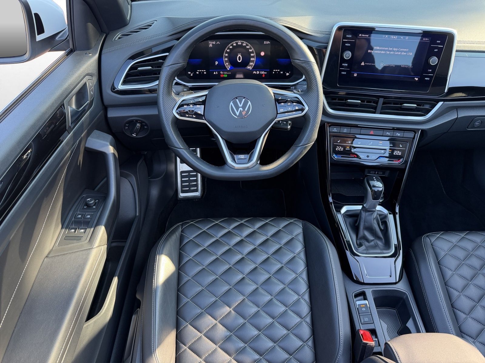 Volkswagen T-Roc 2022 г. Белый, пробег 20299 км