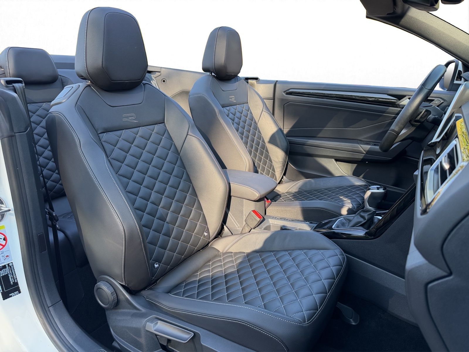Volkswagen T-Roc 2022 г. Белый, пробег 20299 км