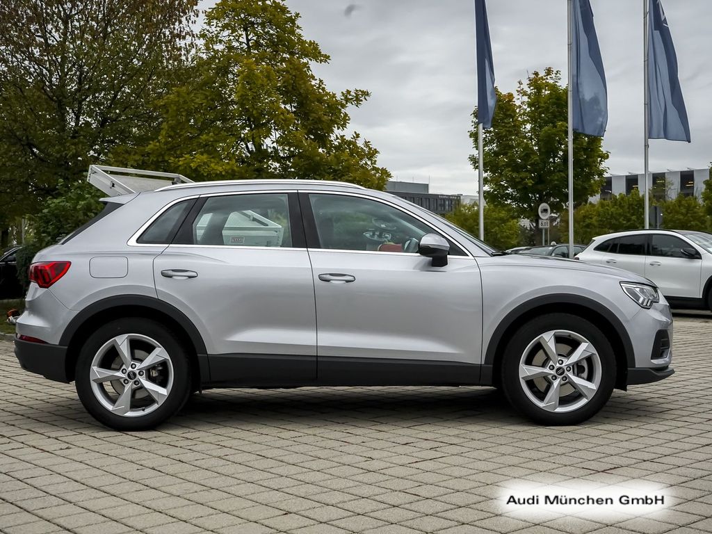 Audi Q3 2023 г. Серебристый, пробег 49394 км