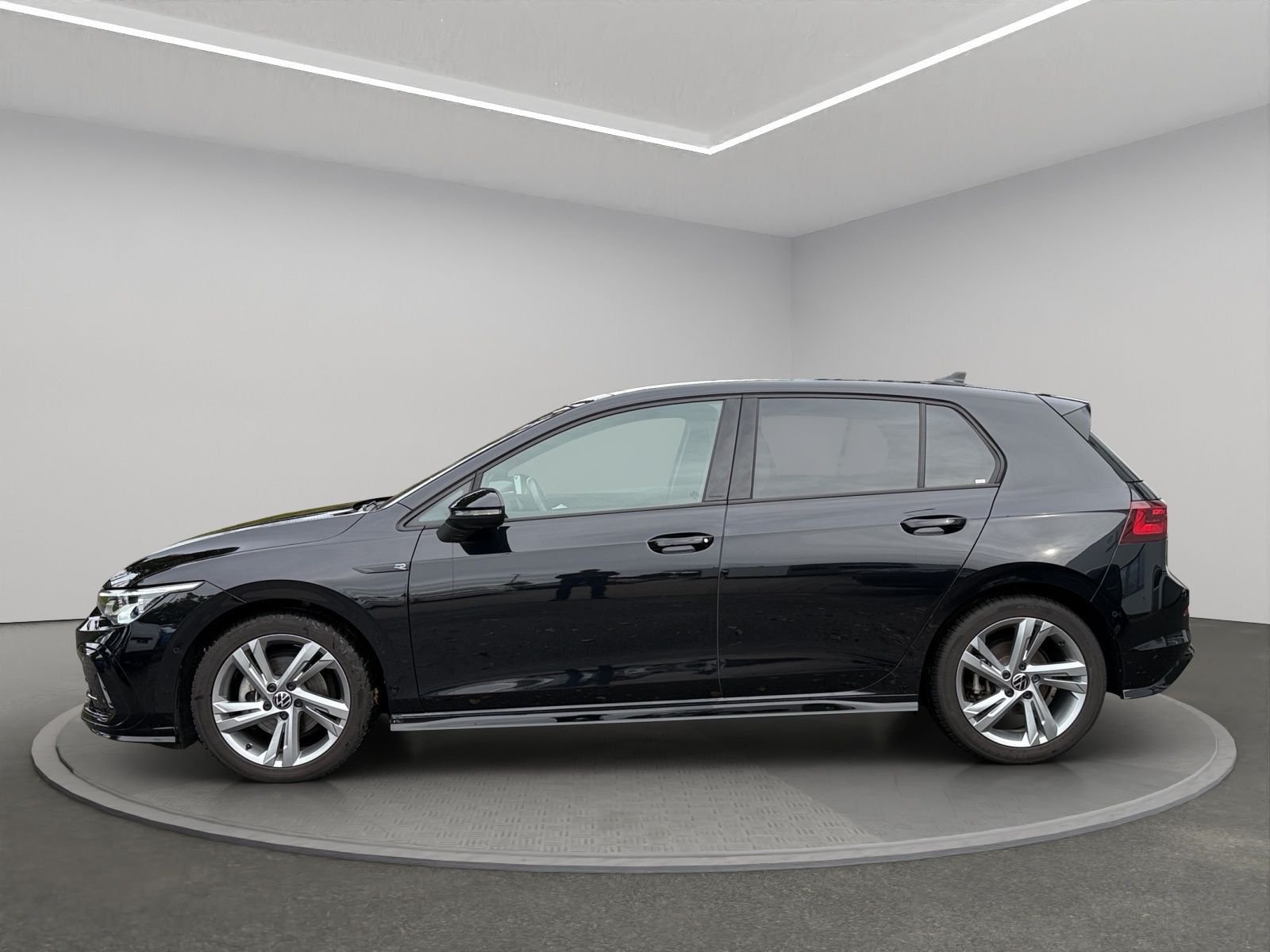 Volkswagen Golf 2023 г. Чёрный, пробег 26406 км