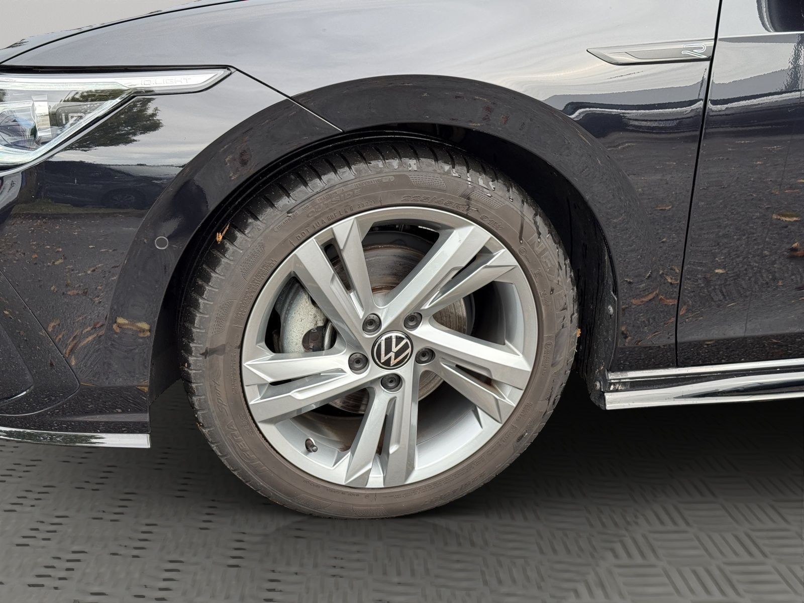 Volkswagen Golf 2023 г. Чёрный, пробег 26406 км