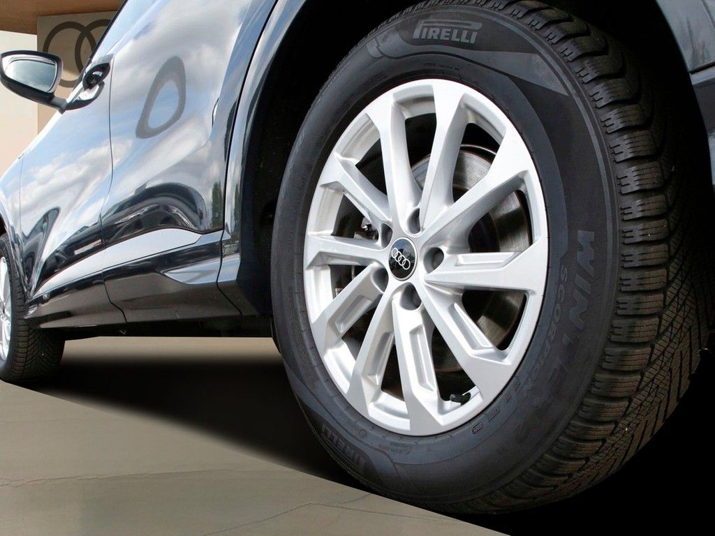 Audi Q5 2025 г. Чёрный, пробег 17100 км