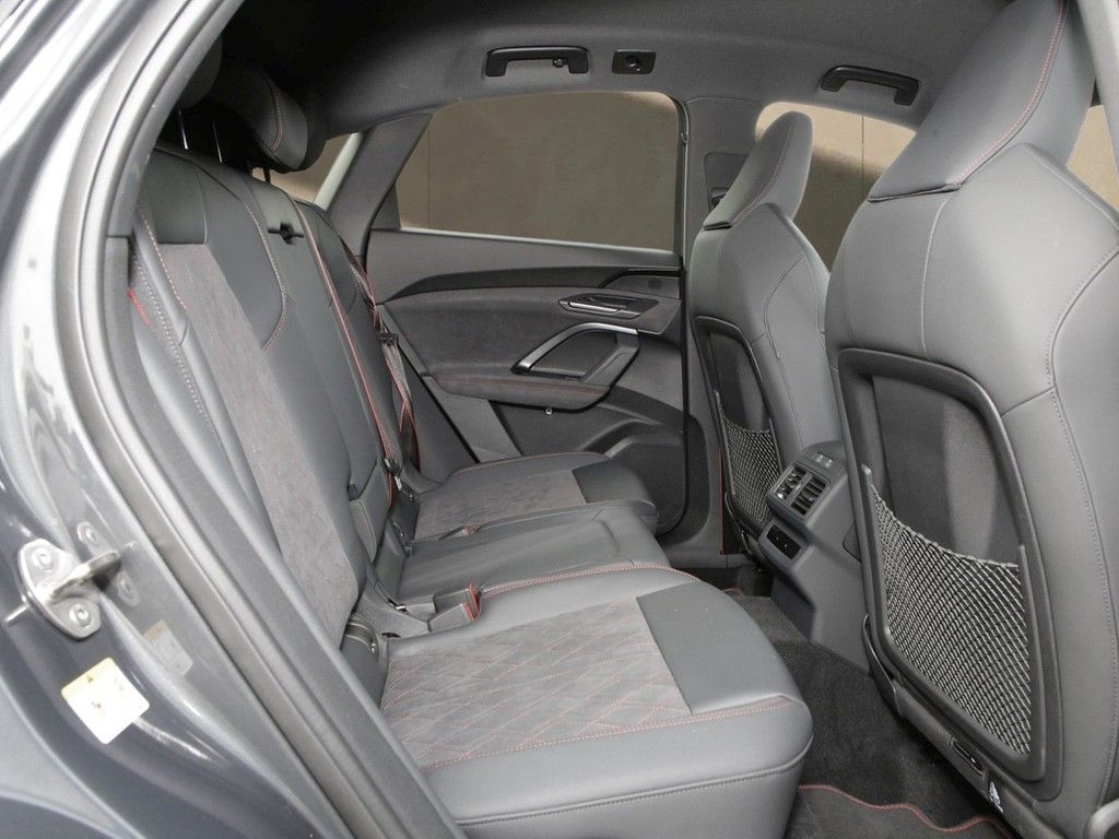 Audi Q5 2025 г. Чёрный, пробег 17100 км