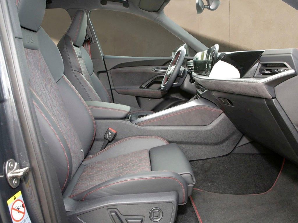 Audi Q5 2025 г. Чёрный, пробег 17100 км