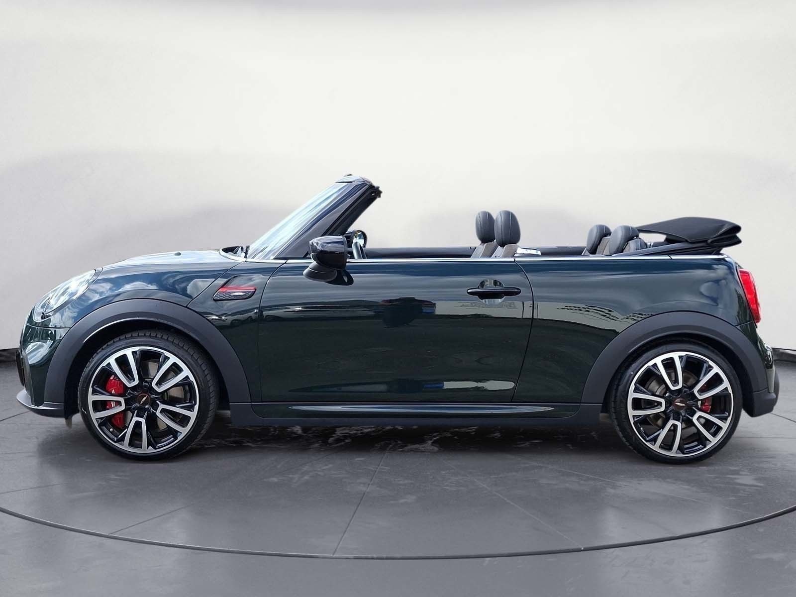 Mini JOHN COOPER WORKS CABRIO 2022 г. Зелёный, пробег 31600 км