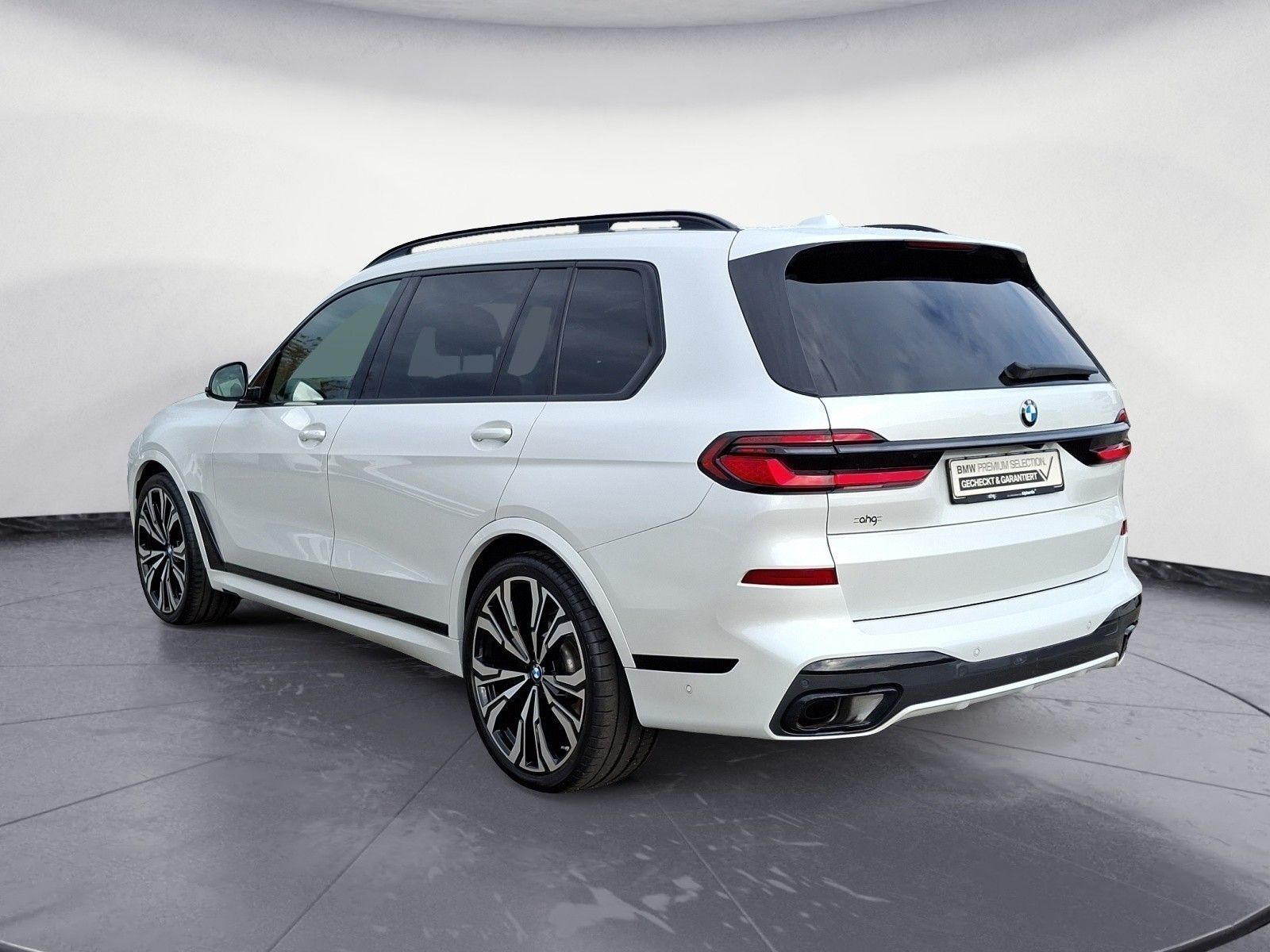 BMW X7 2023 г. Белый, пробег 32990 км