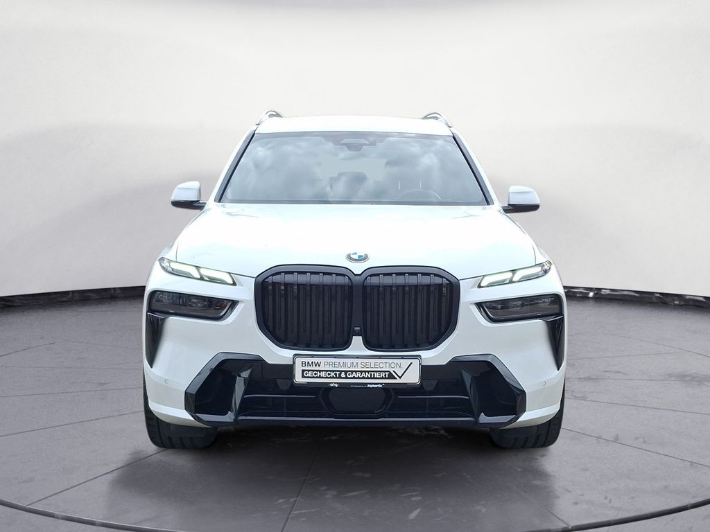 BMW X7 2023 г. Белый, пробег 32826 км