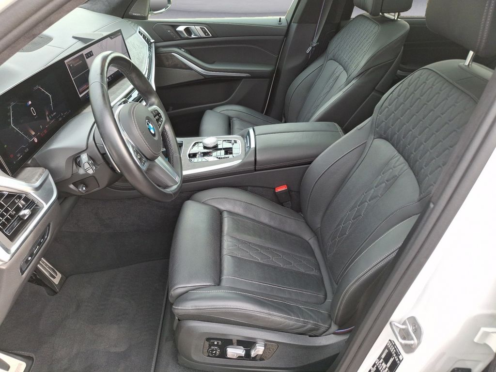 BMW X7 2023 г. Белый, пробег 32826 км